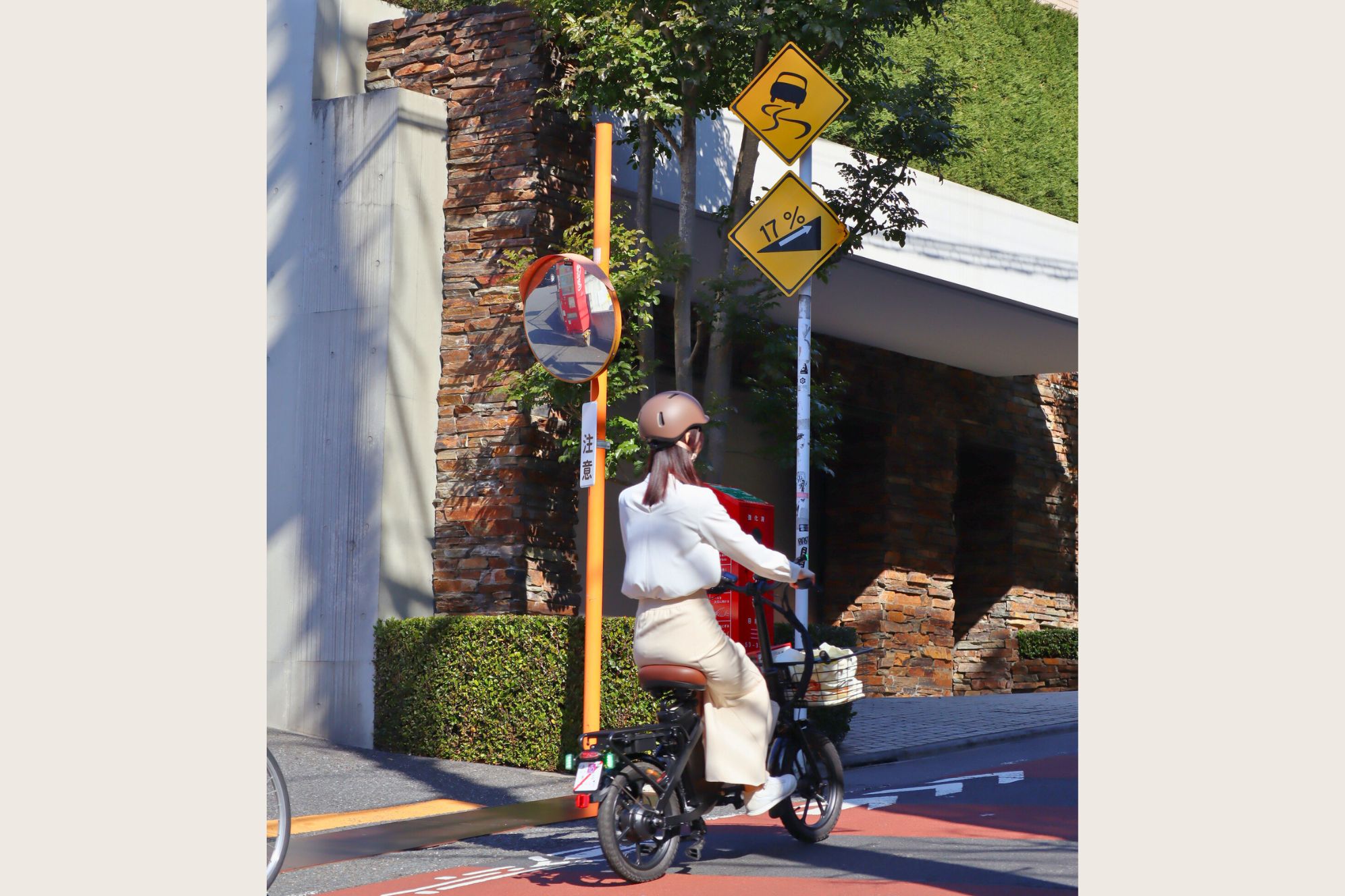 坂道を安定して走行する様子